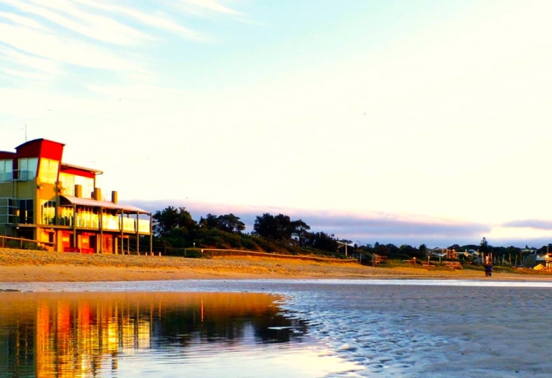 Waves Restaurant on Frankston Beach